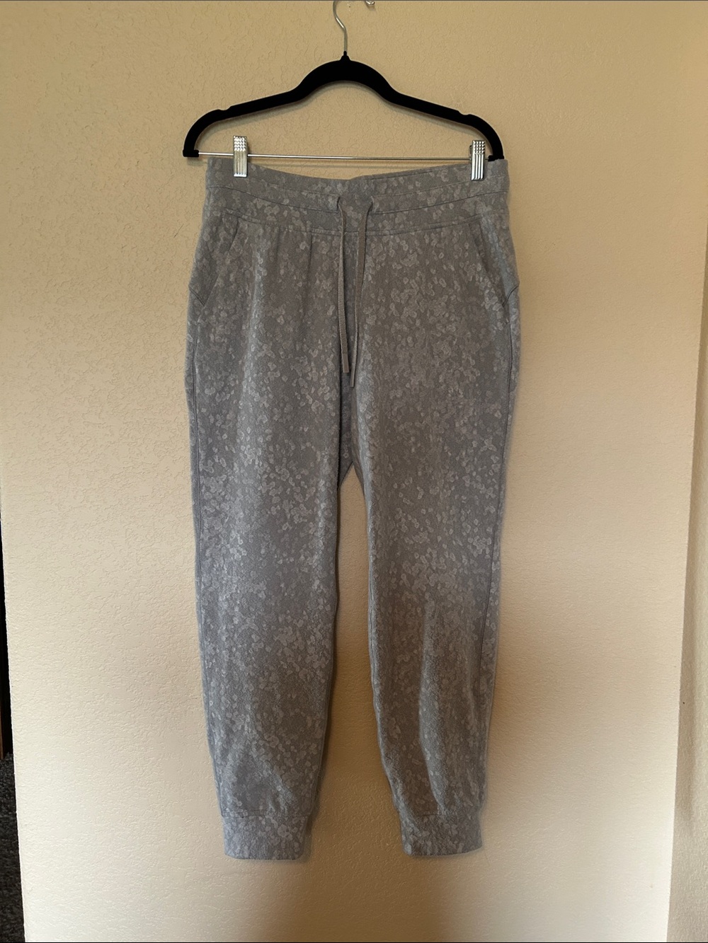 Lululemon Soft Velour Leopard Print Joggers Gray Women’s 8 Lounge Athleisure